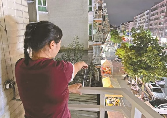 龙岗一小区商铺油烟噪声扰民屡被投诉