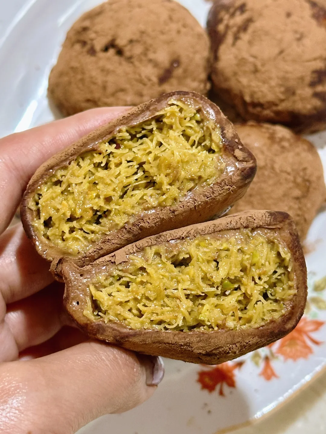 做出了超满意的迪拜曲奇🍫附不太甜配比✅