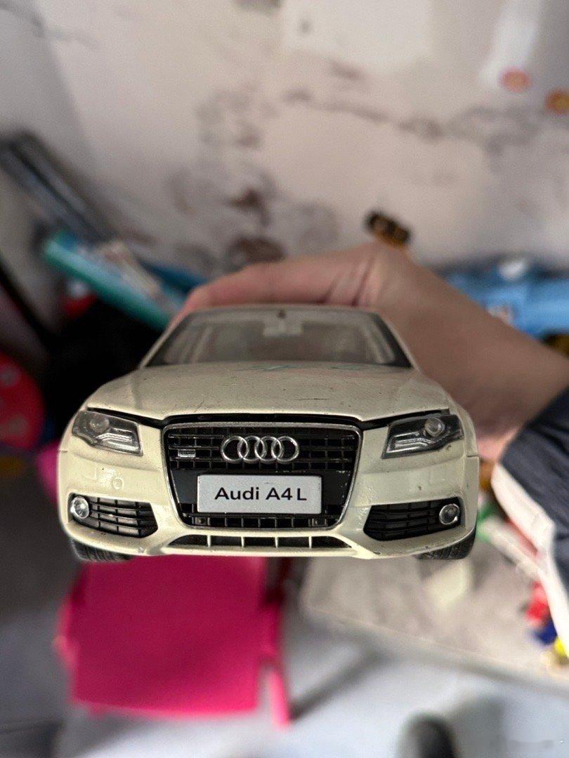 之前在爷爷家找到我表弟的 A4L 车模，是真的精致，可惜被他拆烂了 ​