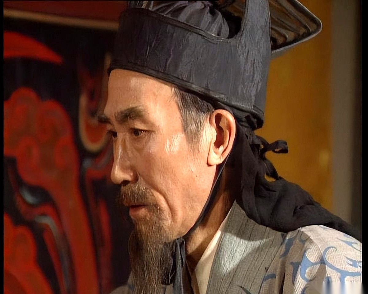 翻开公元265年的历史账本，司马炎刚篡位坐上龙椅，可对岸那个已经被折腾得只剩半条命的东吴，他硬生生留了十五年才去踹最后那一脚。
这根本不是因为长江对岸的孙皓多能打，而是因为只要一发兵，司马炎的皇位就随时会被自己的亲弟弟司马攸端走。
公元269年，司马炎就派了心腹羊祜去守襄阳，272年又让王濬在四川深