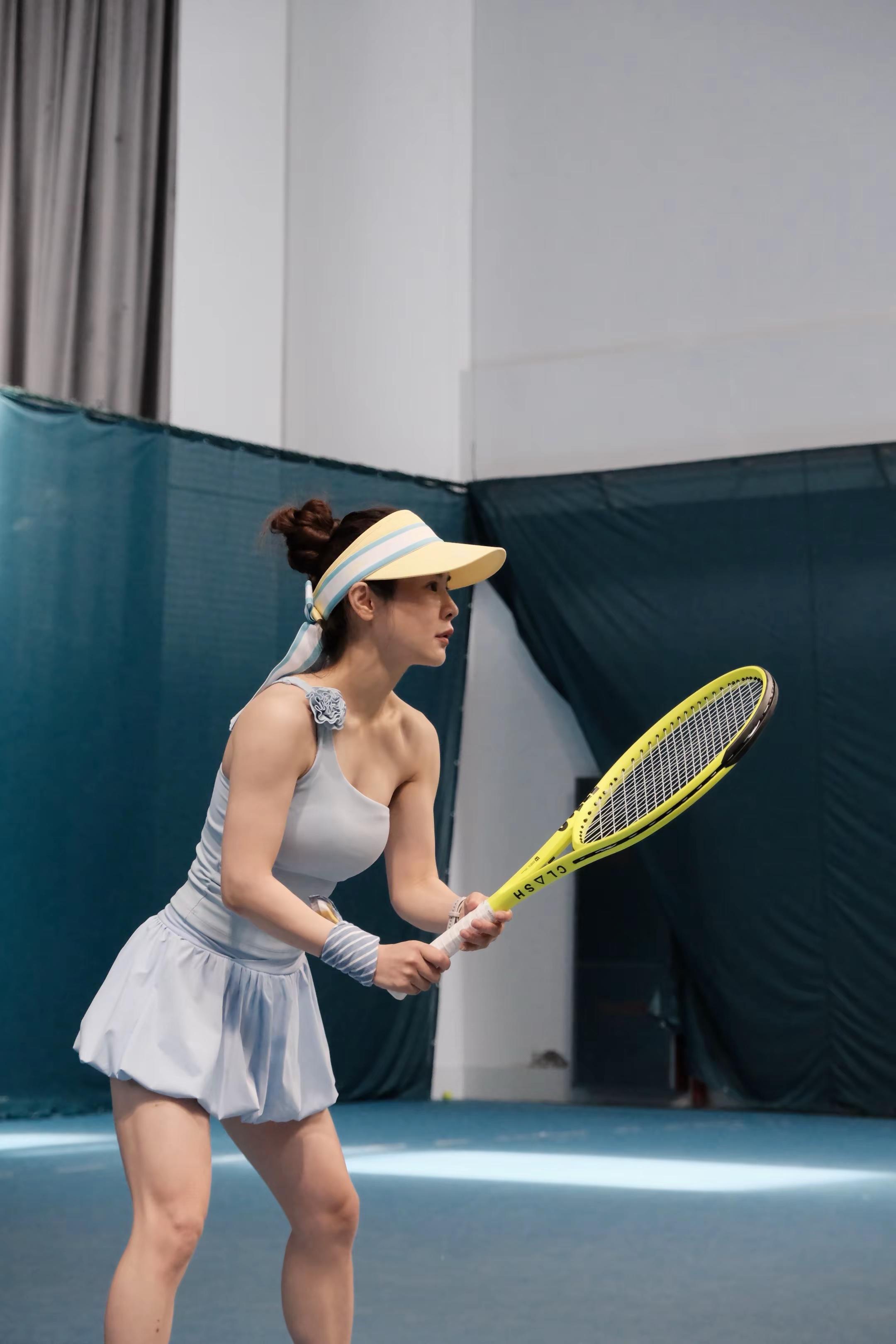 穿漂亮衣服打球更开心。