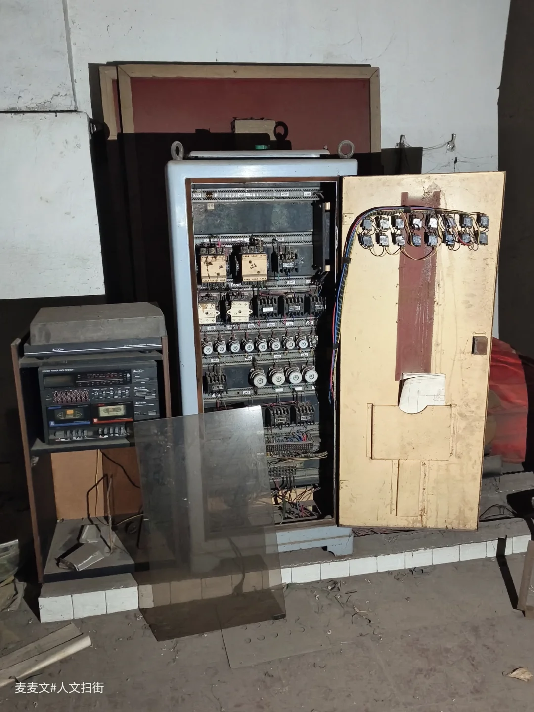 【巴南】废弃礼堂的老物件才是时光的标本