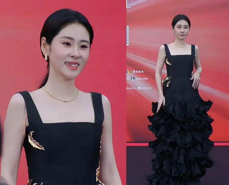 芭莎之夜：娜扎林允貌美，戚薇宋妍霏裙子抢镜，庄达菲造型看不懂 ​​​