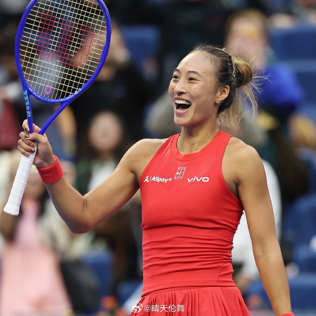 #2026中网# 女单第四轮
郑钦文🇨🇳以6-1/2-6/6-4击败查拉耶娃🇦🇲，连赢四场晋级八强，下轮对阵斯维托丽娜🇺🇦和李吉妮🇺🇸之间的胜者，收获215分，即时排名上升至第42位！ 

#郑钦文2比1查拉耶娃# 
#郑钦文重返中网8强#
#wta[超话]# ​