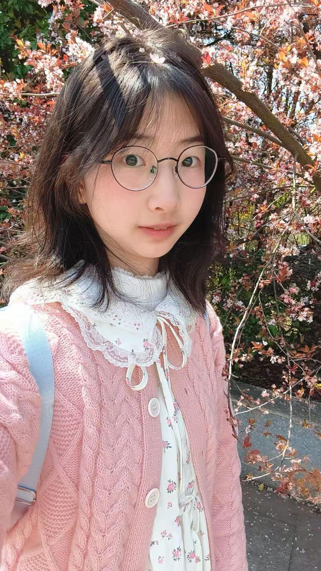 <p>甜美女孩 <!--{img:0}--><!--{img:1}--...