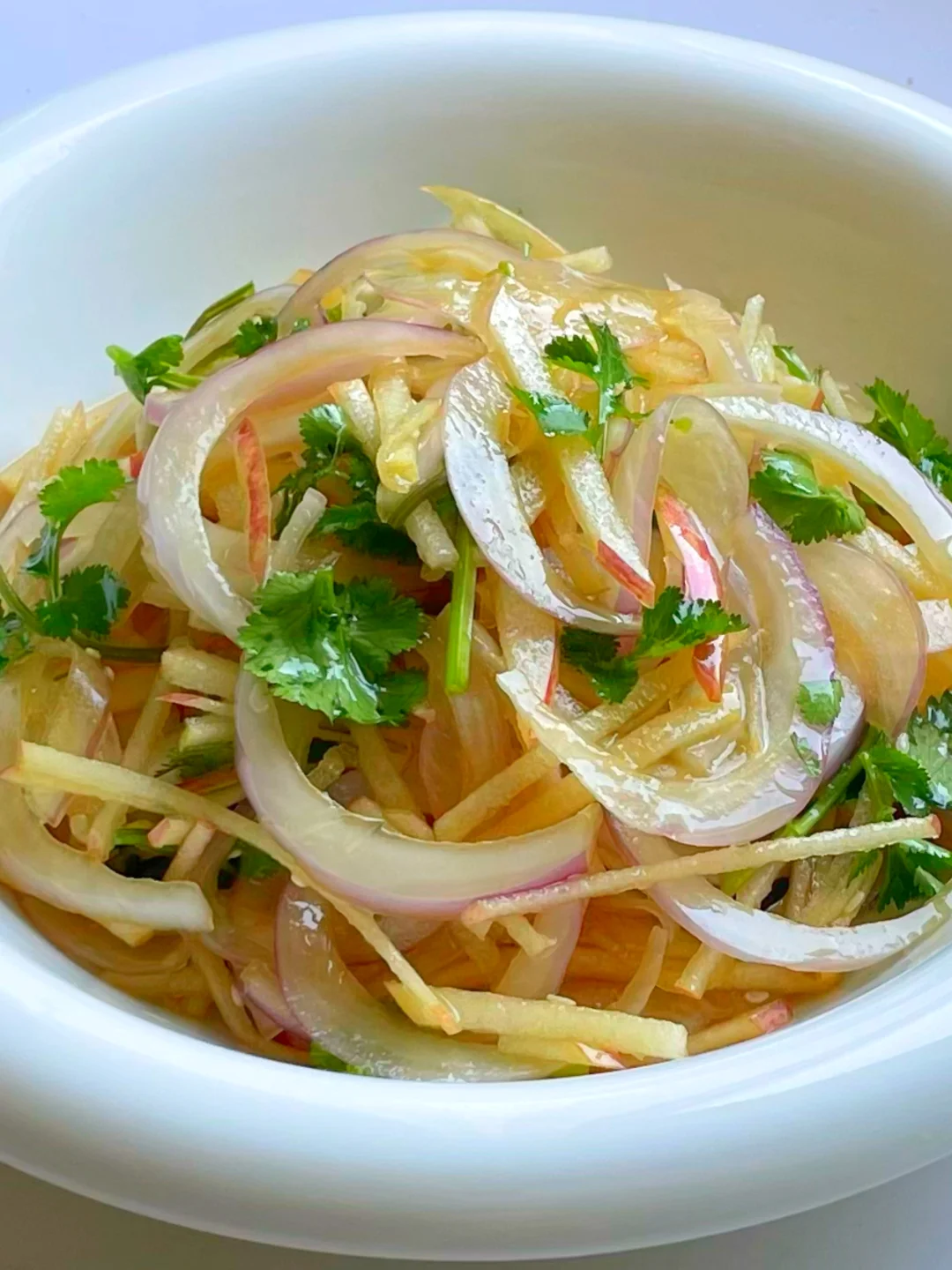 5分钟解锁星级大厨的清爽小菜：洋葱拌苹果‼️