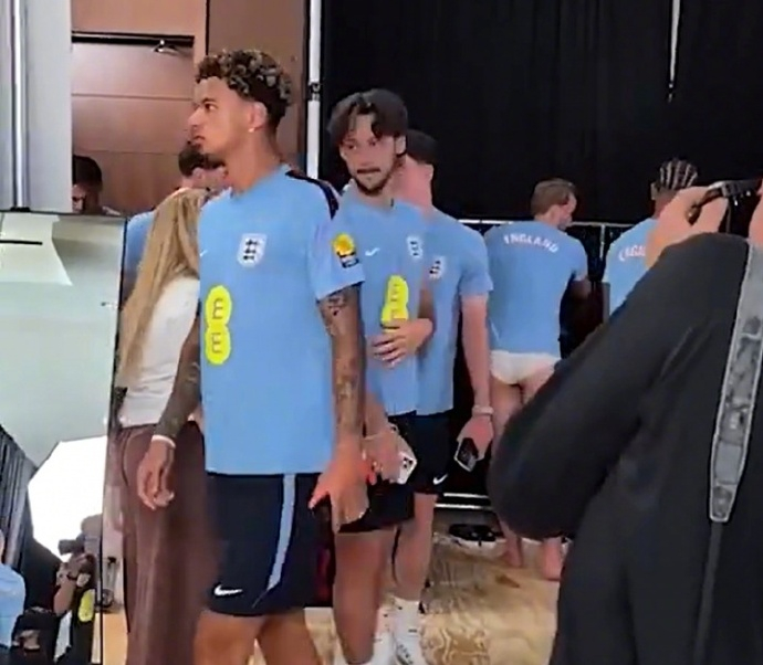 英格兰在世界杯第二场小组赛0-0闷平加纳，赛前一位加纳巫师声称给凯恩下...