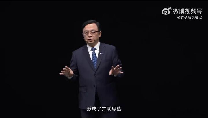 #王传福被选为比亚迪董事会董事长#
[太开心][太开心][太开心]恭喜王总哈！9月29日，比亚迪第九届董事会第一次会议召开，王传福以9票赞成、0票反对、0票弃权，当选董事长，任期三年。
 
从电池研发到整车制造，如今新能源车、储能、全球化出海多线布局，比亚迪发展日新月异。未来三年，期待在王传福的带 ​