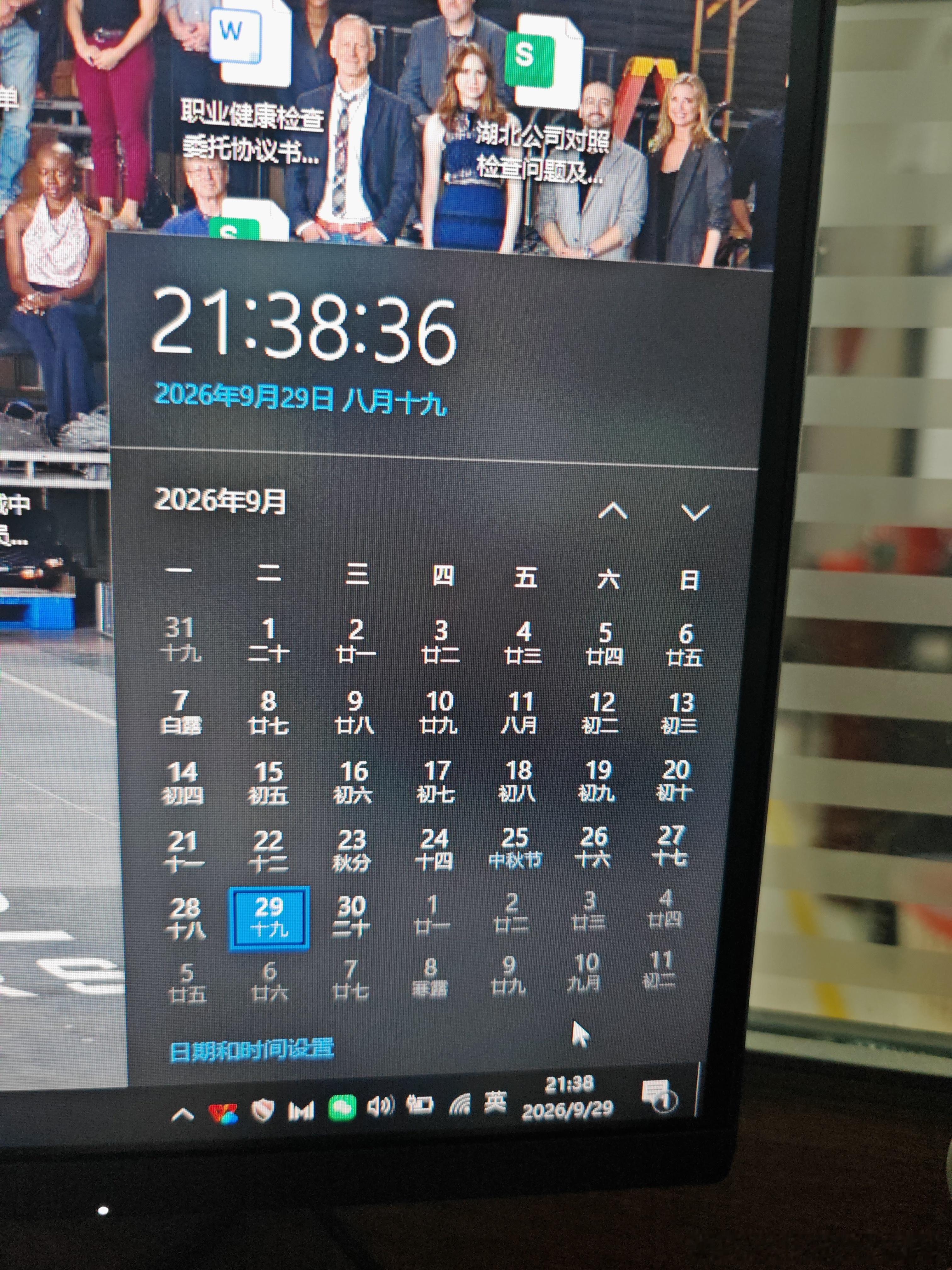 明天就是我25岁生日了，不知不觉已经25岁了，我也不知道25岁是不是一个美好的年纪，但是我知道25岁有加不完的班，工作也已经三年多了，回顾一下工作这三年也还算顺利，生活除了感情这条线前两年不是很好，其他的也都还行，希望未来可以更好吧，加油亲爱的自己，回顾25年，还算很怀念上大学时候的感觉， ​