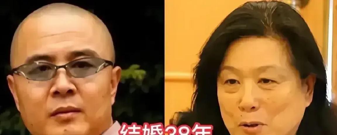 现在娱乐圈动不动就靠炒作买热搜，可偏偏有人把日子过得比谁都干净

当年张国立凭《康熙微服私访记》和《铁齿铜牙纪晓岚》火遍全国，私下里送邓婕99朵红玫瑰表达深情，两个人关起门来踏实过日子，硬是一点感情噱头都不蹭

演《渴望》里王沪生出名的孙松也是这样，戏里扎实，戏外和妻子侯继林互相包容，结婚多年踏踏实
