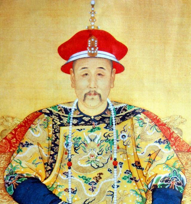 雍正一年只休息三天？看完他的作息，才知道什么叫“拼命皇帝”

如果把清朝的帝王放在同一张书桌前比一比，谁最勤政？

很多历史学者的答案，都指向同一个名字：雍正。

民间甚至流传着一句话：雍正一年只休息三天。这话自然有些夸张，但剥开数字的迷雾，一个事实却异常清晰：雍正确实是中国历史上最“卷”的皇帝