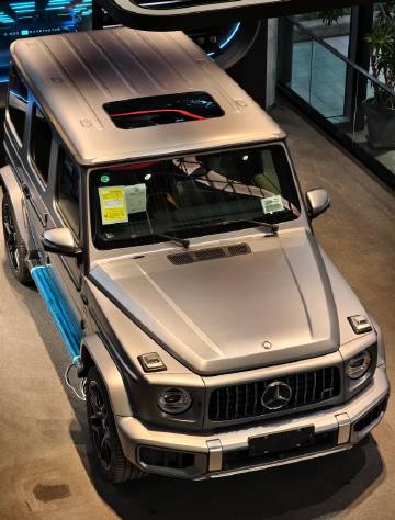 奔驰G63  哑光铂金灰 黑内<br />指导价2595500<br ...