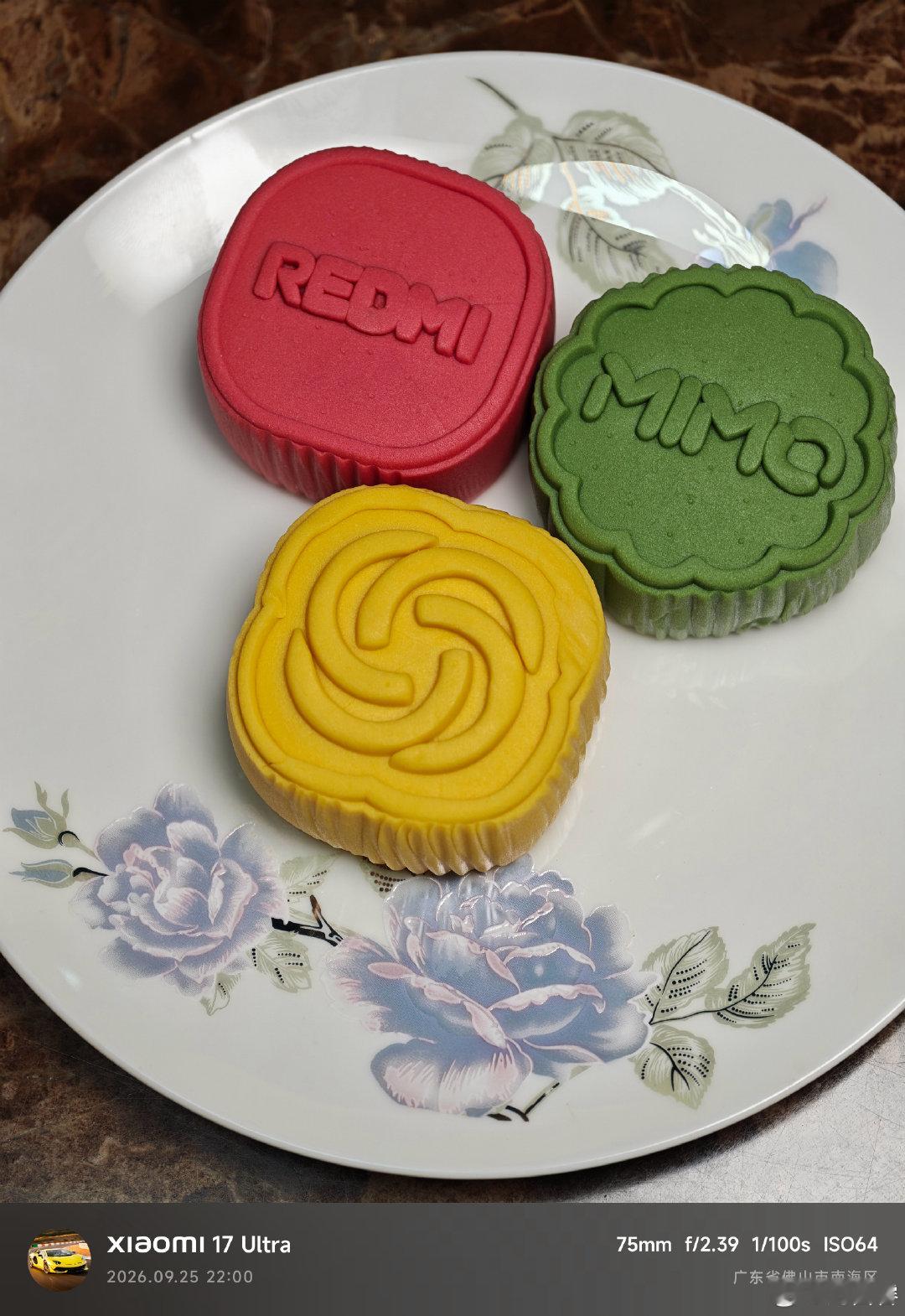 今晚吃了小米礼盒里的月饼 🥮
也祝各位朋友中秋节快乐！[兔子]
#中秋节##中秋节快乐#  ​