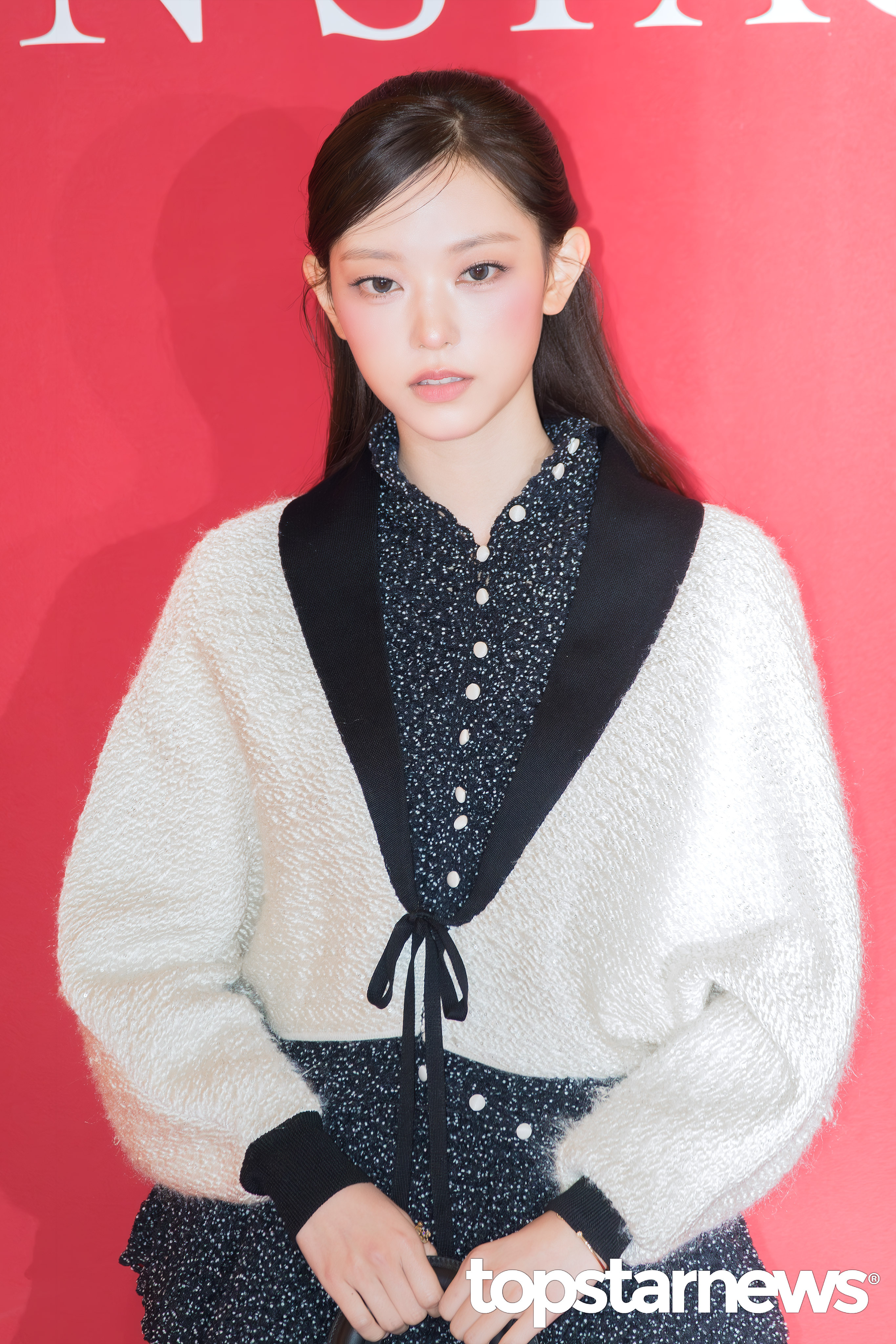 #Haerin[超话]# 💚#dior品牌大使haerin# 
260907   Dior

t社新闻图

📗Marie Claire单人杂志代go：
🛸小火人领养公告：
🎧波点音乐VIP兑换活动：
🐱安利计划： 
❣招新公告： 
? ​