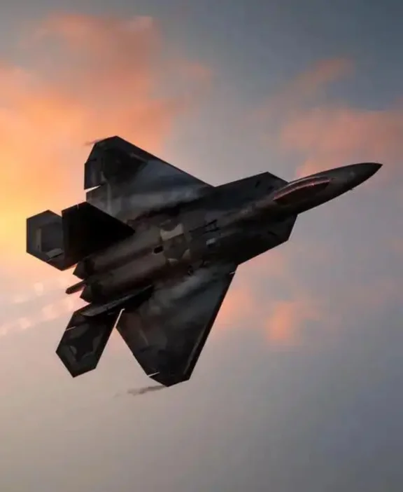 F-35战斗机（英文：F-35 Lightning II，29
绰号：闪电Ⅱ138
）是一款由洛克希德·马丁航空系统公司研发的隐身超音速多用途战斗机，29
属于第五代战斗机，140
主要列装美国空军、海军、海军陆战队，以及北大西洋公约组织（北约）成员国与美国盟国等项目合作方。
#中国人能飞 #军事 #大国重器彰显大国力量 #航母 #战斗机 #航空航天 #航展 #起飞 #海军 #武器装备