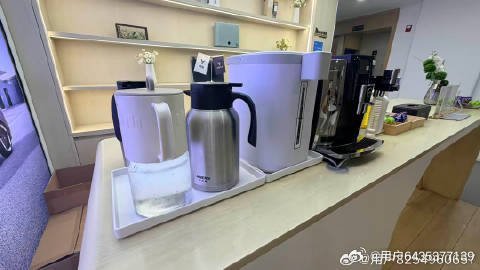 给爱车预约去装潢，服务效率很高，很快就装好了，远比预期时间短了很多，安装的很细致，安装很大气完美，细节处理到位，工作人员态度服务都很细心，还给免费清洗了发动机舱，给服务点赞！ #岚图服务新体验 ​