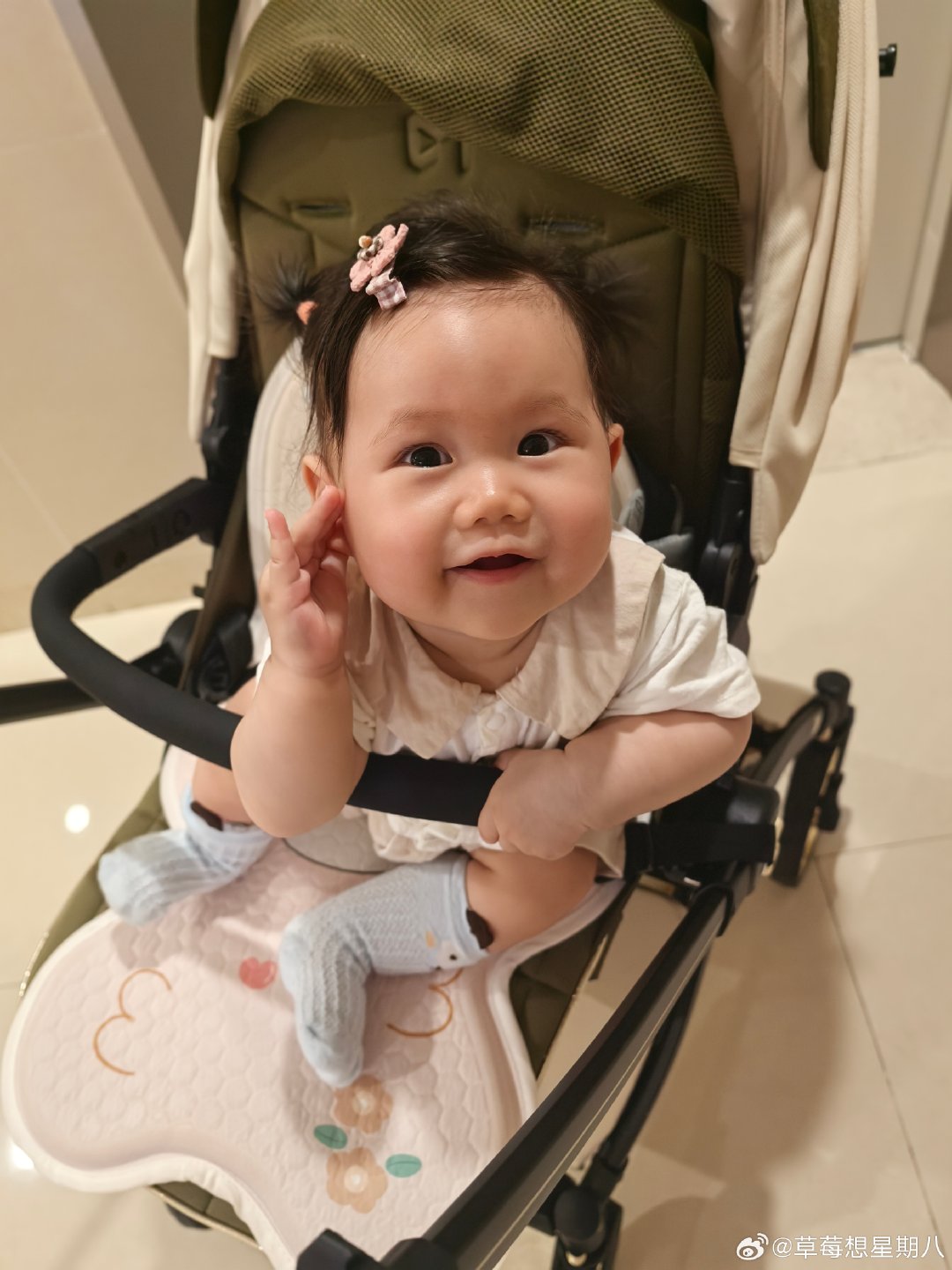 很羡慕这个小孩，以后她可以完全不用担心被催婚被催生，可以喜欢同性也可以喜欢异性，可以生小孩也可不生，妈妈不可以摆脱的世俗，你完全可以。[笑哈哈][笑哈哈][笑哈哈]#生活手记# ​