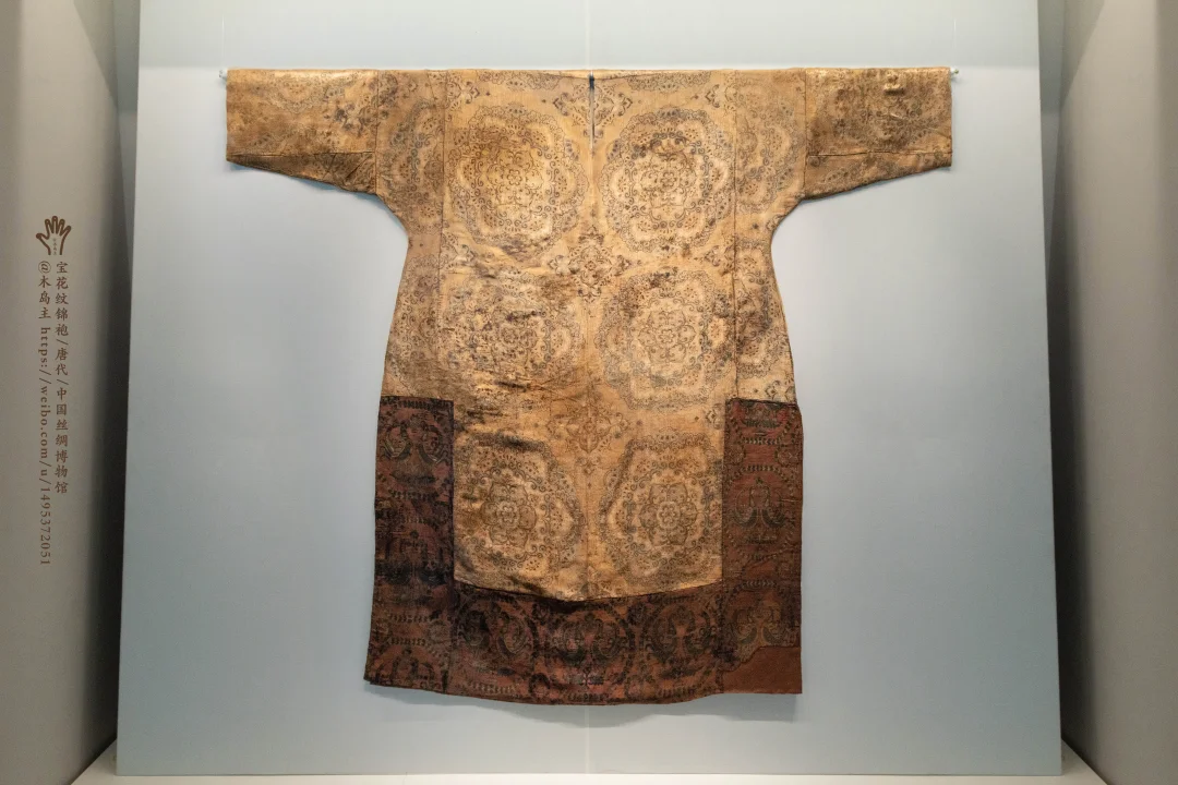 国丝这尊宝相花纹锦袍，富贵逼人💫