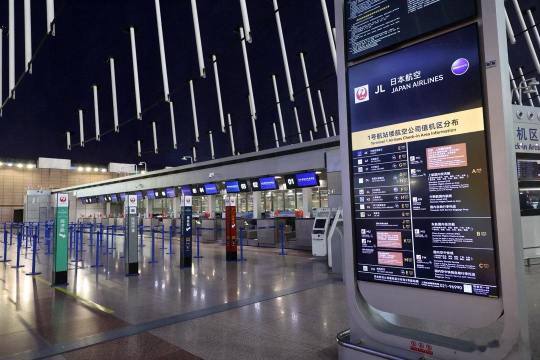 在浦东机场发呆中… ​​​