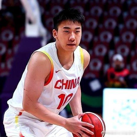 《中国男篮迎战乌拉圭 11位球员打分：3人斩获满分、4人发挥出色、4人...