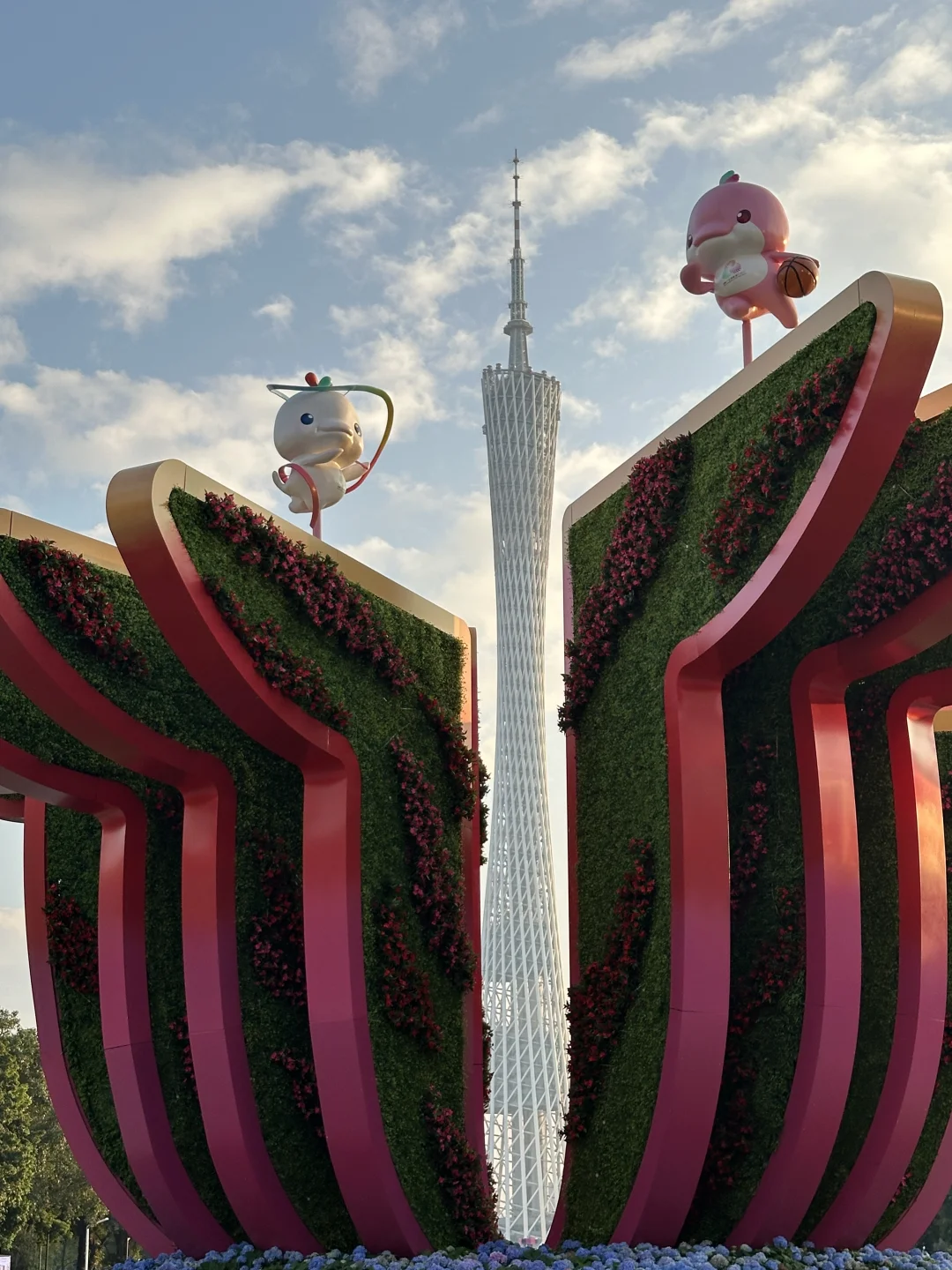 广州周五旅行探店，偶遇布加迪太惊喜🚗