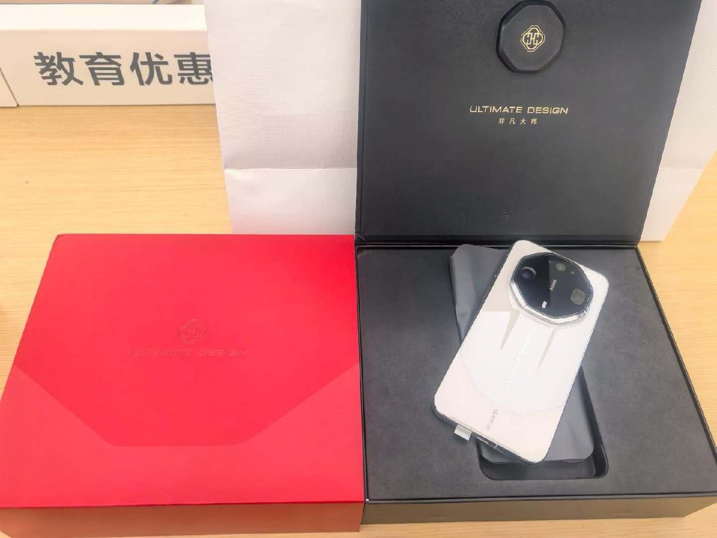 #华为[超话]# 你怎么知道我抢到了华为Mate 90 RS Ultimate Design 非凡大师[doge] ​