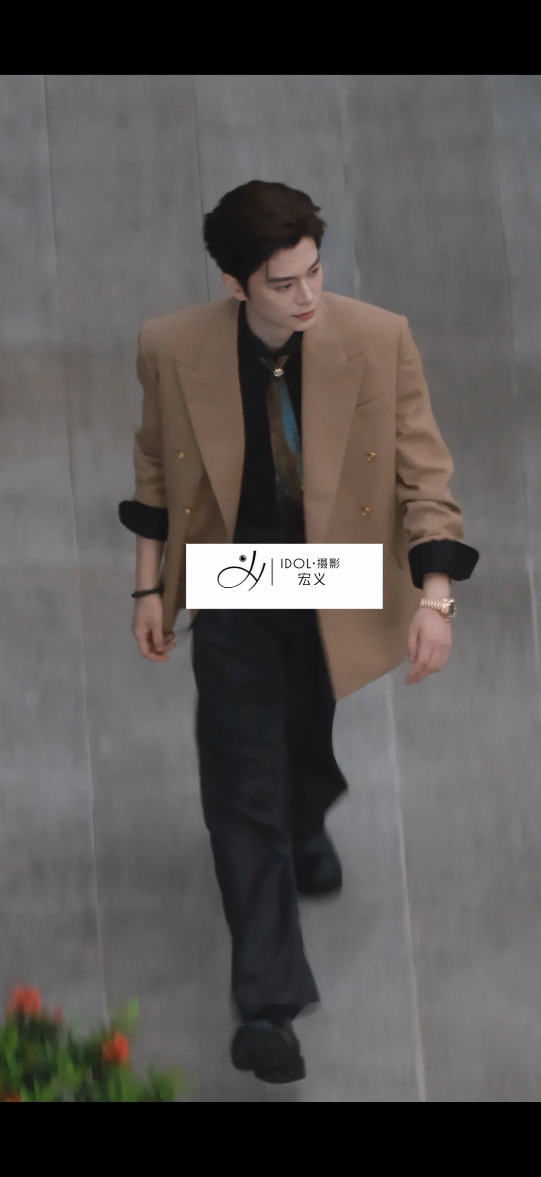 丁禹兮大长腿走路超级帅