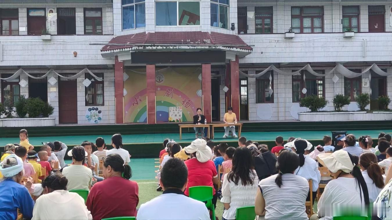 【家校共筑防护墙  平安暑假“法”同行】2026年7月8日，平塘县司法...