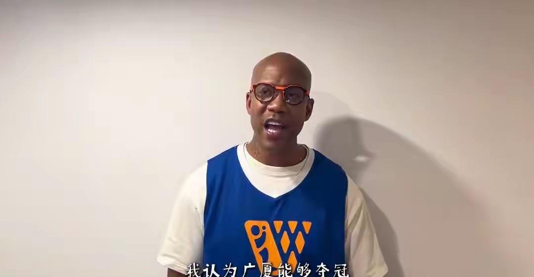 卢伟与上海男篮措手不及！随着CBA季后赛的到来，不少媒体人对未来的冠军...