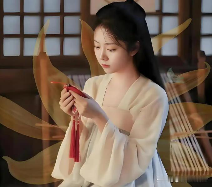 兰香如故：兰香直面赵星棠激烈争辩，顺利将蕺儿救出，林锦岐深情告白，情话直接撩翻观众。兰香一脚踏进戴府要人的那场戏我真的反复看了好几遍，赵星棠让人把捶丸的球棒摆好，嘴上说知道你要来特意准备，实际上就是拿蕺儿当筹码给兰香下马威。

赵星棠开口就要三万两换蕺儿和小蒲的身契，三万两这数听着就离谱，普通人家几