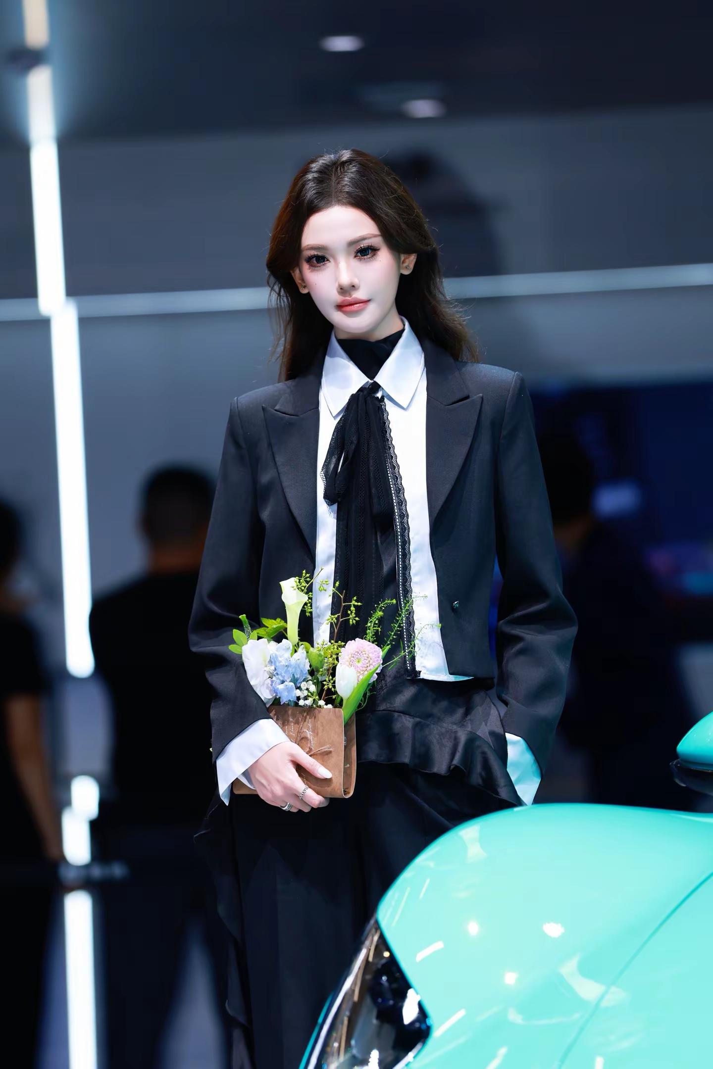 cj上的美少女秒变万千少女的梦。雪儿xy 成都国际车展 车展车模