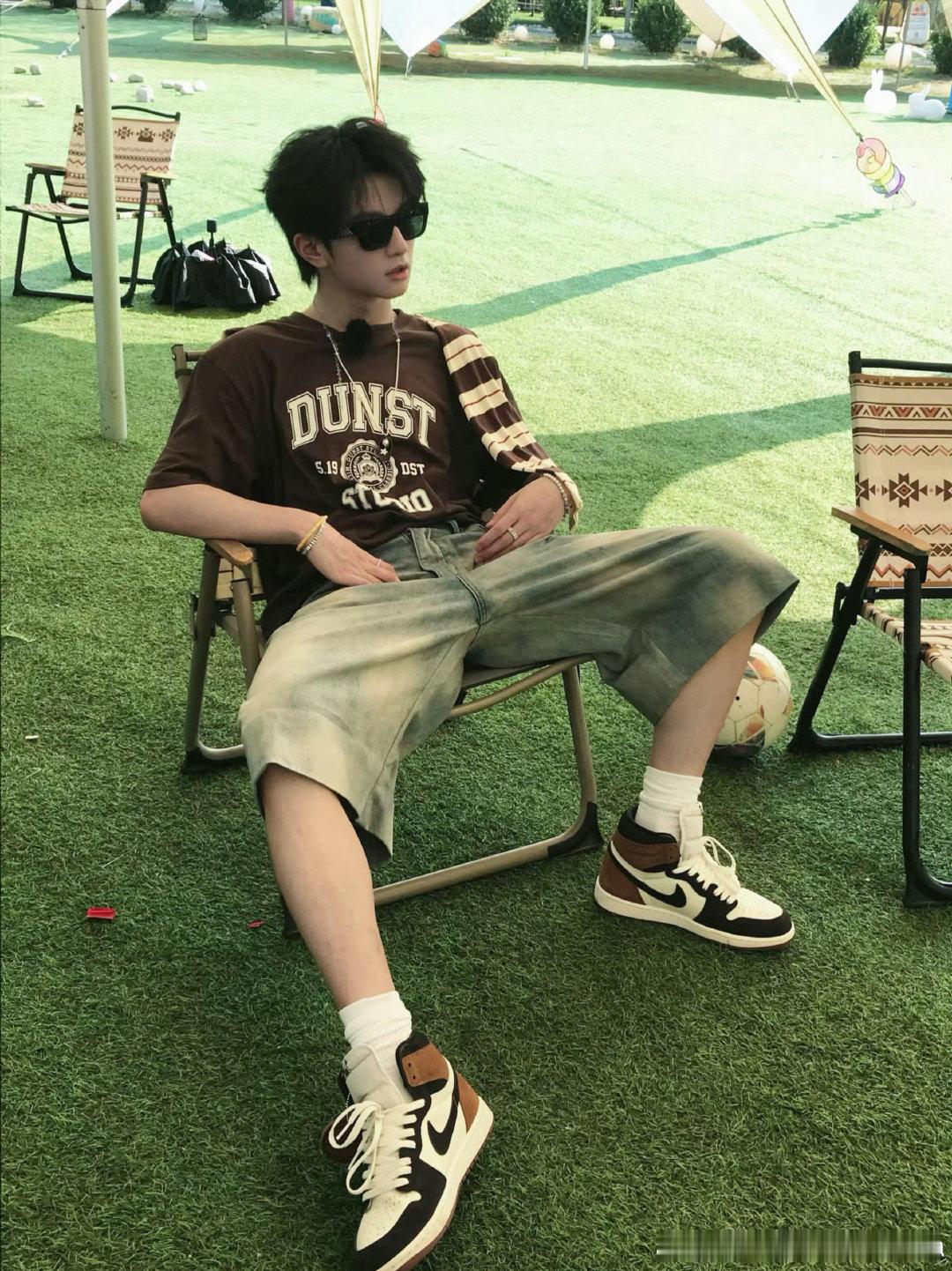 下一秒原形毕露，这就是王橹杰老婆，以直男的外表包装自己早已被橹儿掰弯的内心。 ​