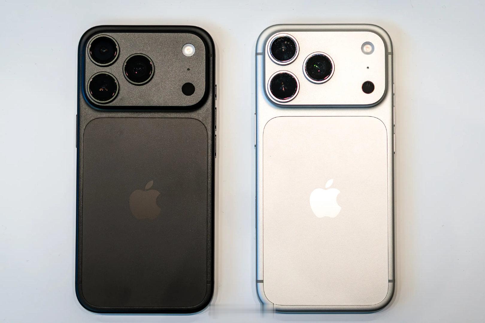 iPhone18Pro系列国内销量曝光！
苹果18Pro开售7天近130万！

本以为涨价后的iPhone18 Pro系列销量会不及iPhone17 Pro系列，但是开售首周国内销量接近130万台，比去年iPhone17 Pro系列同期高出1.15倍

越涨价销量反而越高，苹果做到了[揣手] ​