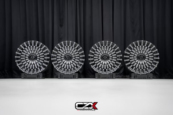 二手原厂轮毂｜极氪9X 22寸曜黑标配轮毂
极氪9X原厂22寸曜黑锻造拆车轮毂,曜黑版原车标配密辐星芒款式,全套4只,原车拆下,非副厂非改装件.
	
车主前几天升级选配款曜黑轮毂,这套才替换下来.4颗轮毂经过我们的亨特道路力动平衡机检测,无任何变形迹象,轮毂无刮擦损伤,无修复,无开裂,成色精品.
	
规格:22×9.5,ET44.5,锻造铝材质,黑武士风格,适配极氪9X,直接装车,适合原车替换或者升级黑化外观,性价比不错.#福州#车之炫#极氪9X#原厂拆车轮毂#