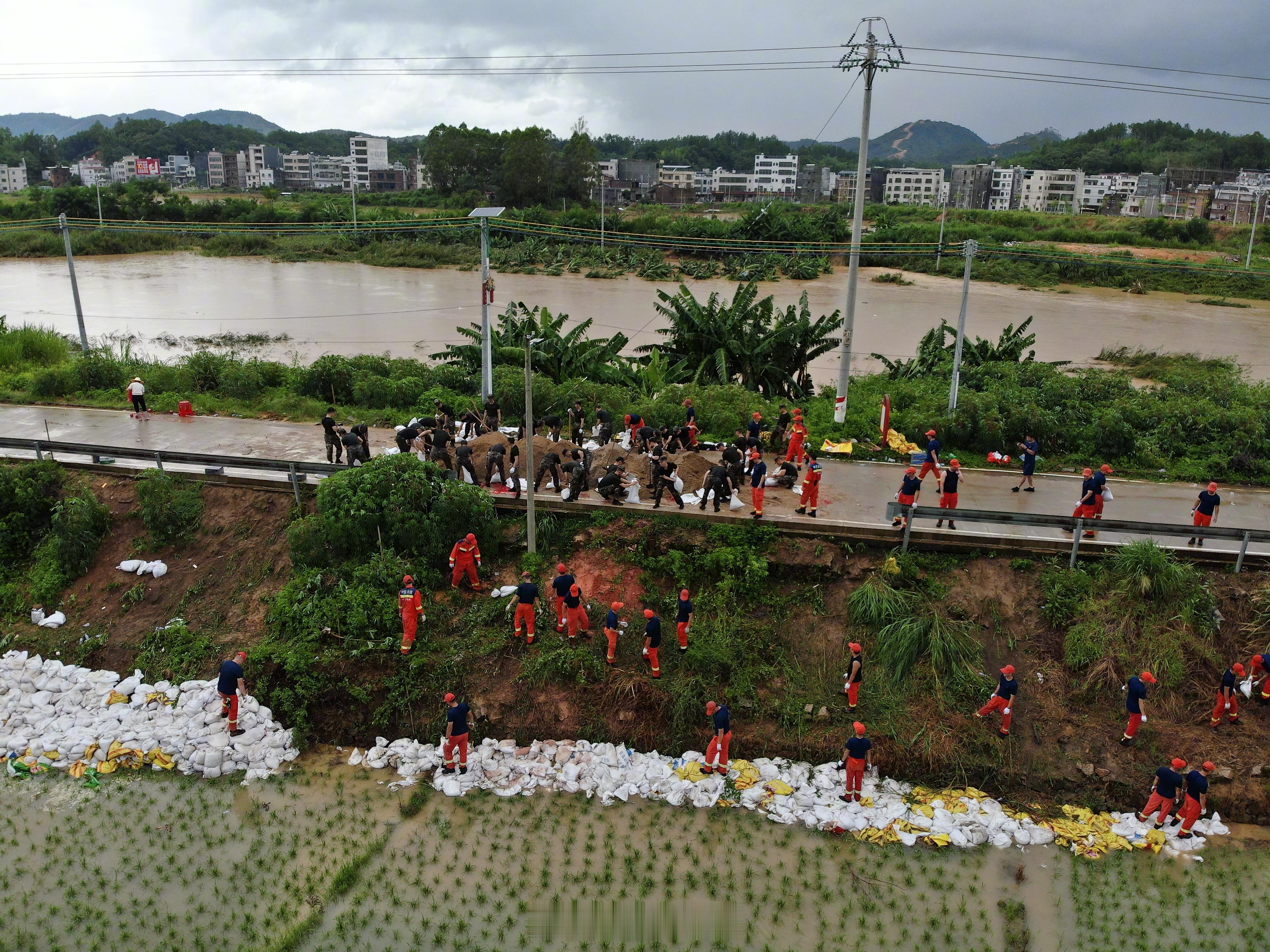 【，在惠州、汕尾、深圳、揭阳、韶关等地全力保护人民群众生命财产安全。今...