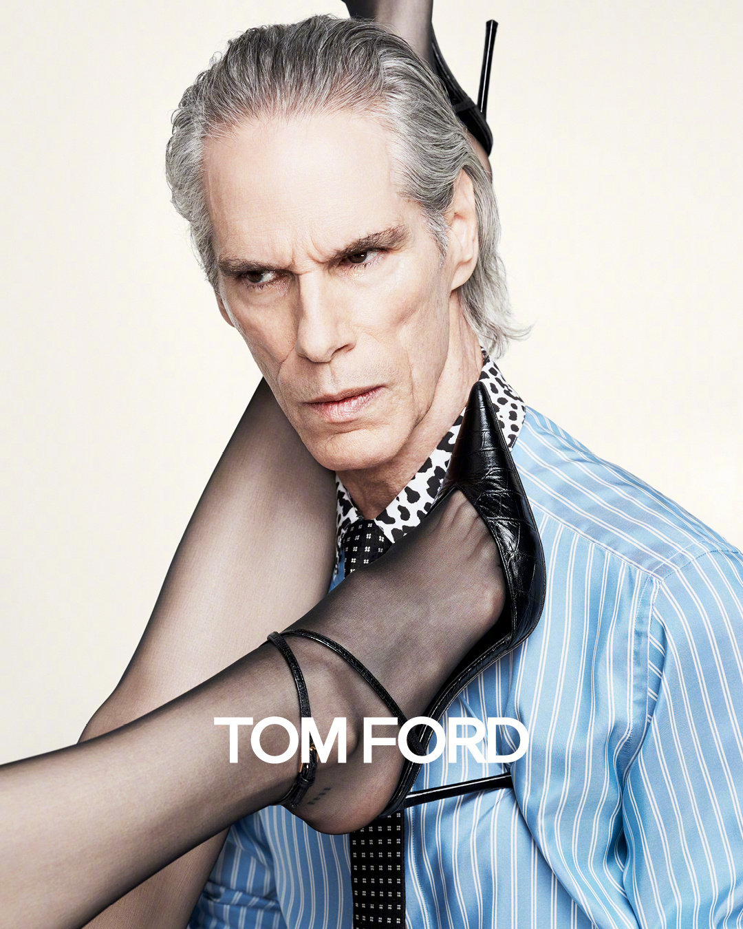 Tom Ford F/W 2026 Campaign 🖤💋 #时尚灵感解读# 

汤姆福特秋冬广告大片，延续品牌的奢华与性感基因，冷御锋利的美学视觉。由刘雯、Scott Barnhill、Paolo Grebic、Mila van Eeten 等群模阵容演绎。 ​​​​