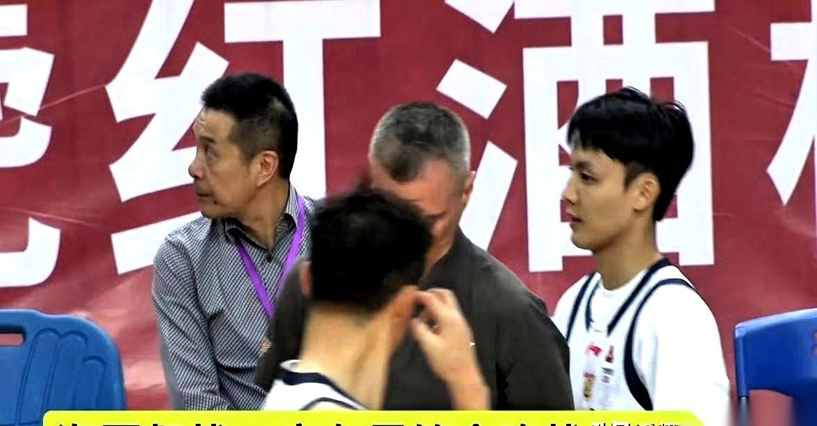 广东宏远98比84打赢了墨尔本老虎，张文逸拿到了全队最高的22分。
这场球的对手其实连澳洲NBL的编制都没有，防守端根本给不上什么压力。
老板陈海涛亲自督战完，球队接下来还得去对清楚那实打实的17个失误。
咱们平时看比赛，有人数据一爆，大家就容易觉得这球员开窍了。但到了热身赛这种场合，你真得先掂量掂