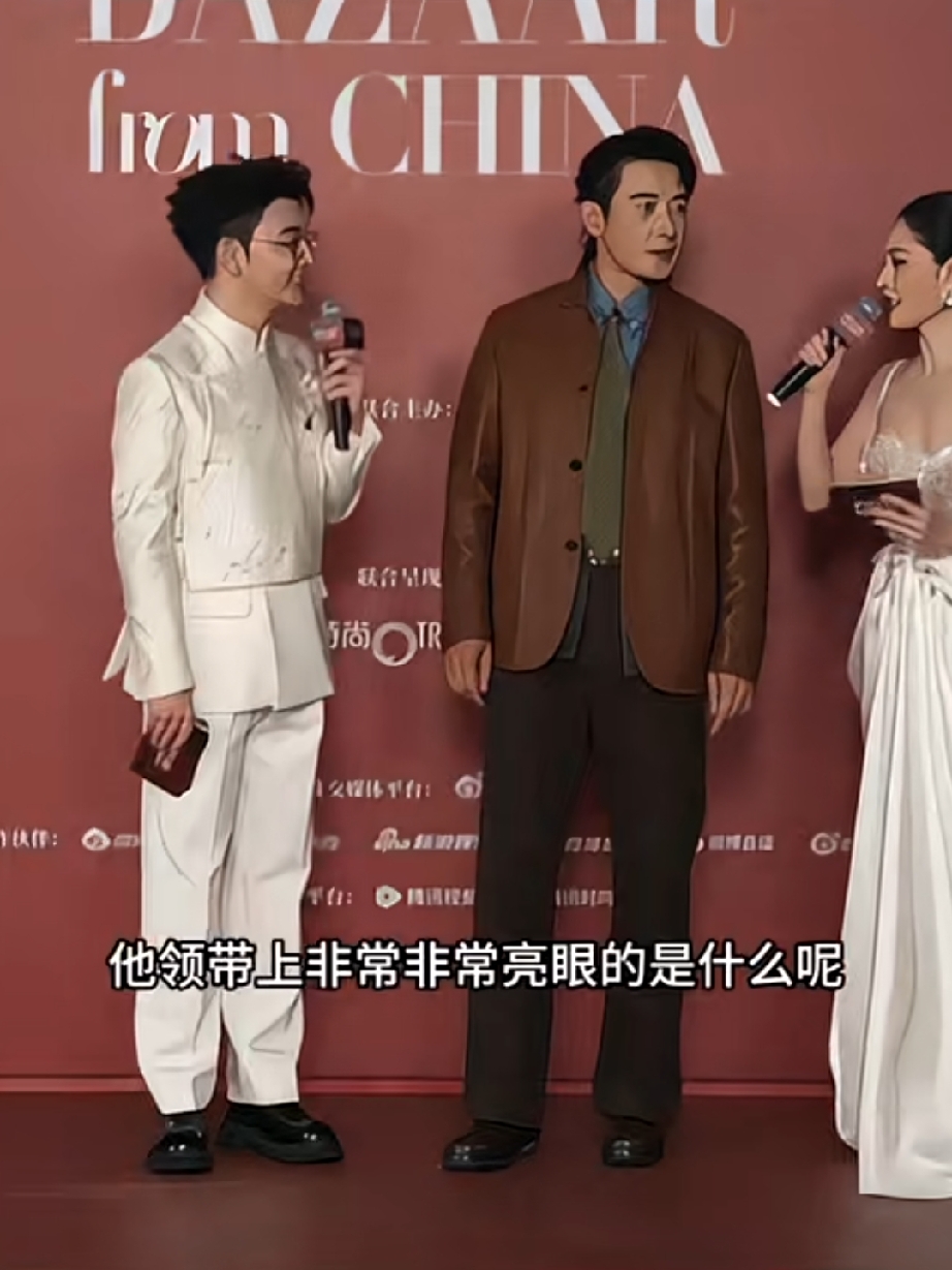 罗晋提起唐嫣满脸幸福，85花离婚传闻看来与他们无关

被问领带，罗晋说是女儿画的画做成的饰品，还和唐嫣讨论哪个是他，哪个是唐嫣。

罗晋 还透露女儿非常有绘画天赋，言辞之间都是幸福与骄傲。

唐嫣 这么甜美的姑娘，罗晋怎么舍得弄丢她。
最近有八卦媒体称有85花离婚，不少人纷纷猜测是唐嫣还是刘