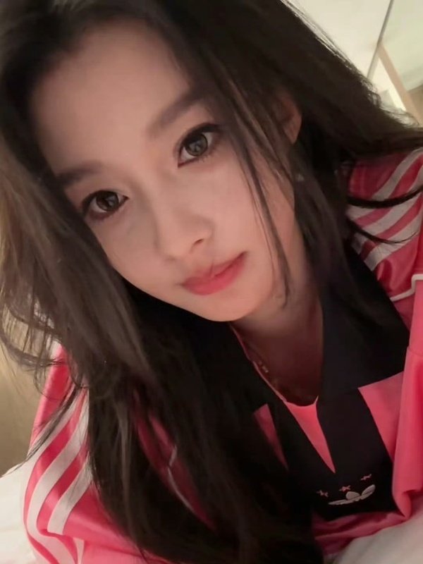 #孙怡[超话]#  [么么哒]#孙怡不想睡的星期五# 
回国了吗[捂嘴哭]，怎么没个消息
​