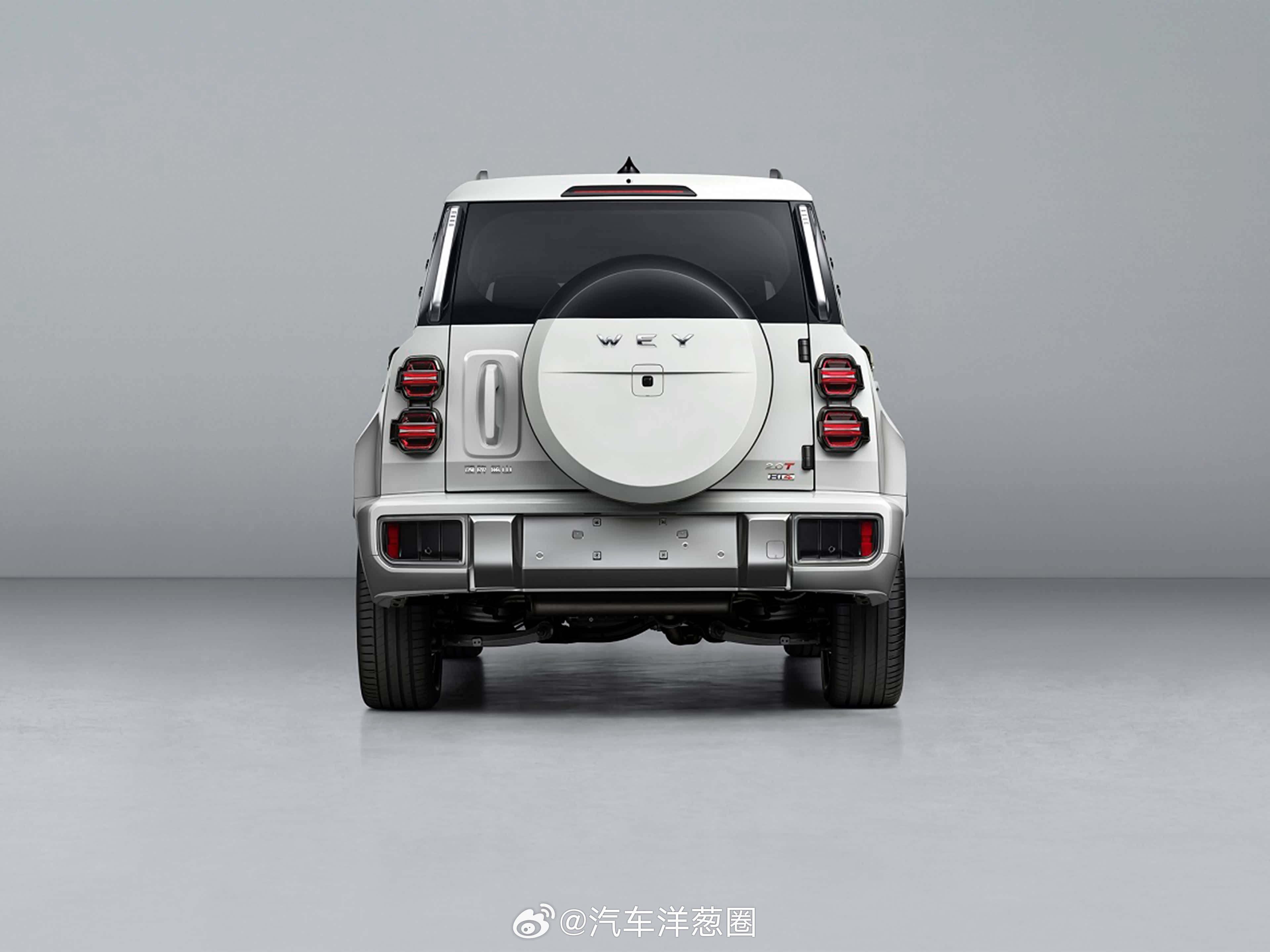 魏牌二代蓝山正式发布 2.0T插混+全地形辅助驾驶

插混 中大型SUV/大型SUV
5座版：车长5140，轴距为3010
6座版：车长5300，轴距为3000
800V高压架构+6C超充
2.0T Hi4智能四驱电混系统

闭式双腔空气悬架+EDC减振
后桥差速锁
双向20°后轮转向
接近角22°，通过角24°

激光雷达+Thor-U智驾芯片
Coffee Pilo ​