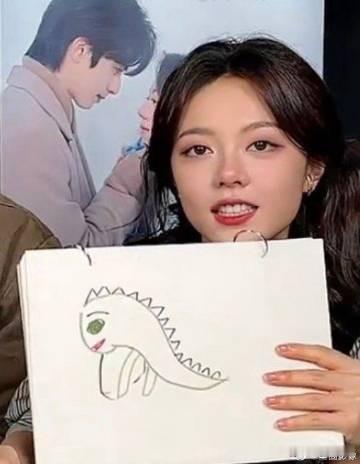 但是即兴创作这很有水平了哈哈哈。还画了男主半张脸，赵今麦肿么那么逗