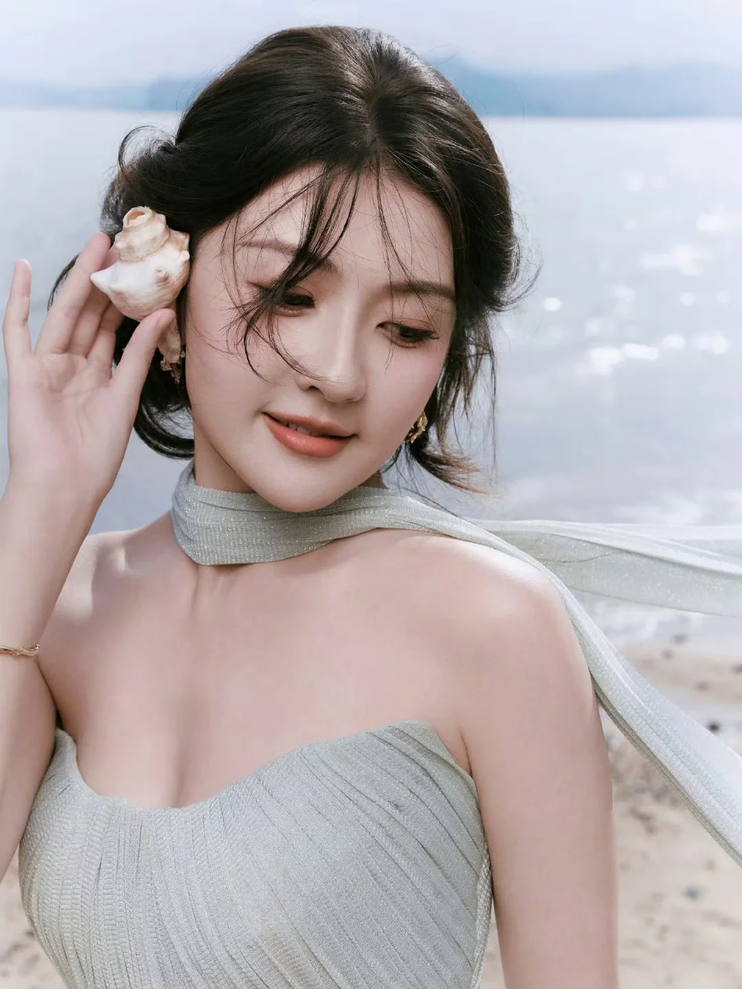 梁洁长春电影节妆造 好美呀～
