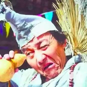 游本昌走了。
我敢说一句话：这样的演员，以后不会再有了。
不是悲观。
是冷静想一想，他身上那些东西，现在还有谁能凑齐。
先说等。
三十年的龙套，他等了。
现在谁等得了三年？经纪公司都替你急。
再说磨。
为了一个走路的姿态，提前半年泡在寺庙里。
现在谁还这么干？有人连剧本都看不完就进组了。
还有一样是