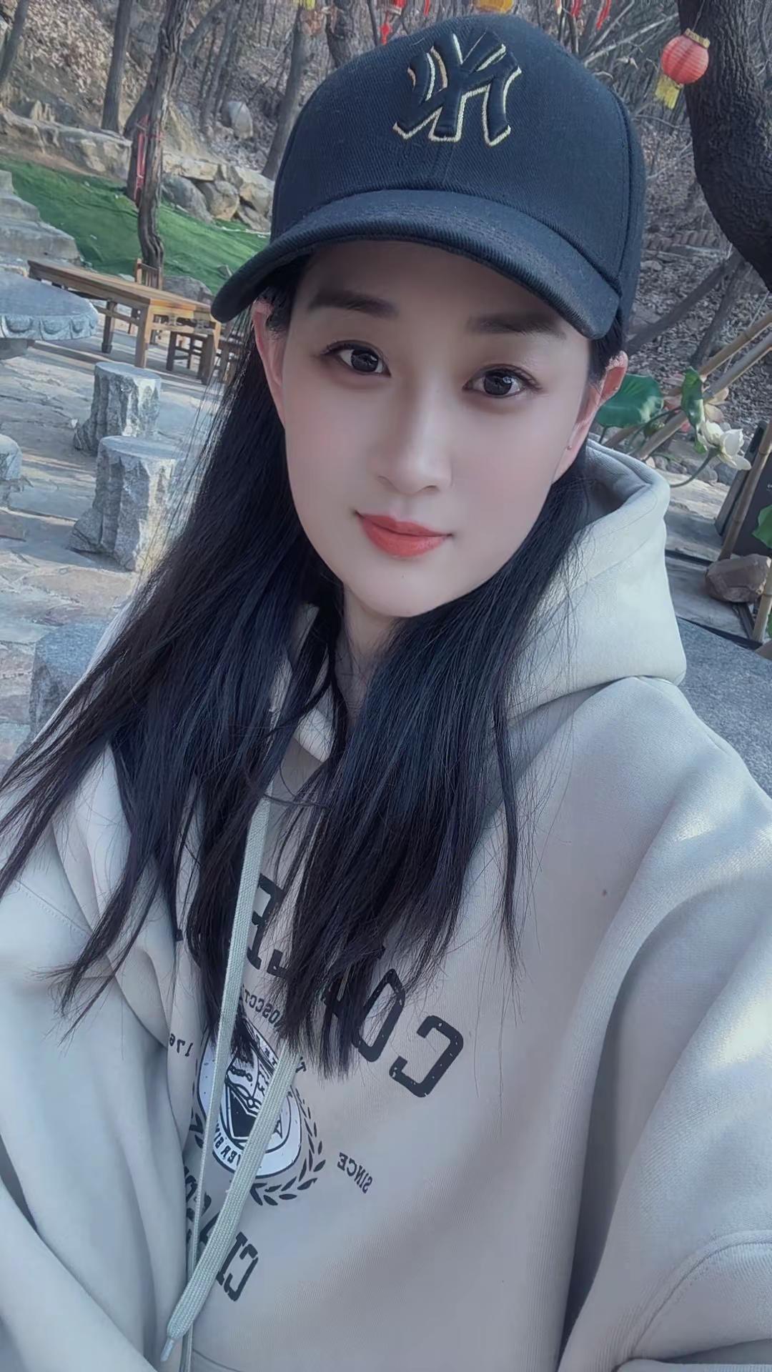 “成年人的分寸感，是一种点到为止的沉默…”