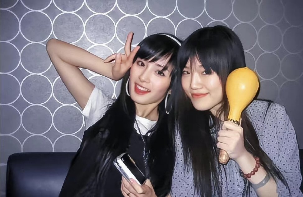 杨幂早期和猫姐的合照，好多都没见过[爱慕] 祝友谊久久~ ​