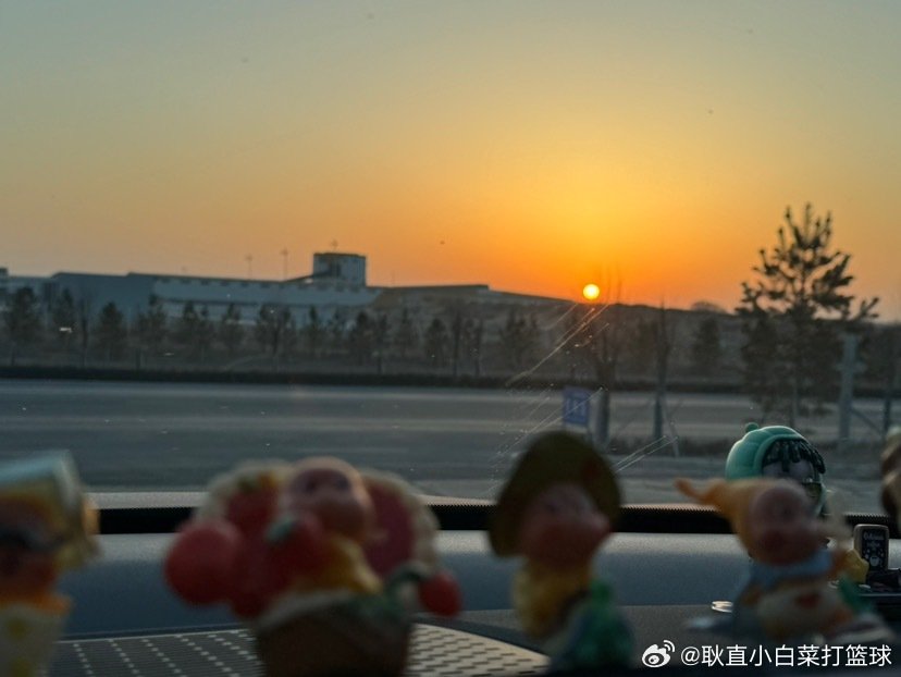 2025年11月喜提深蓝S05！对比多款车型后，最终选择深蓝。平时上下班代步，周末带着家人短途出行，快充很方便，驾驶感受舒服。一路相伴，见证出行的美好，很荣幸成为深蓝百万分之一。
#我是深蓝百万分之一# ​