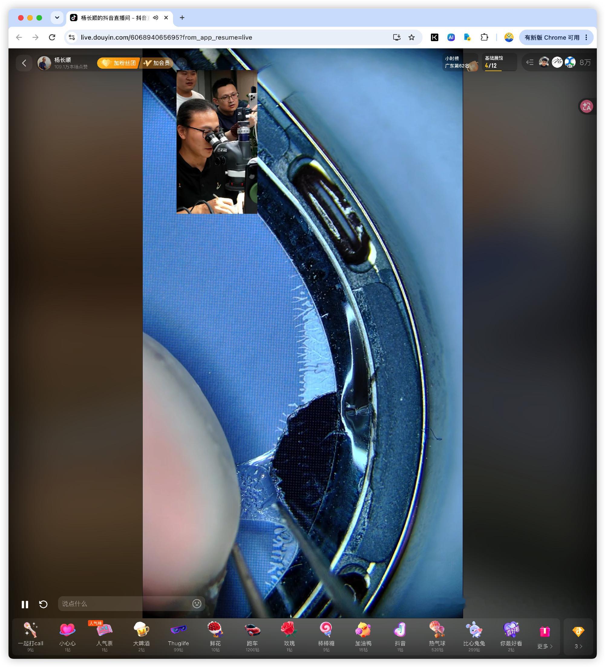 博主首拆iPhone Duo：纳米纹理膜可徒手撕掉，折痕彻底暴露，首发溢价大幅缩水
 
苹果首款折叠屏iPhone Duo首发热度曾一度居高不下，但随着知名拆机博主杨长顺完成全网首次真机拆解，这款新机的真实硬件水平和屏幕短板被彻底扒开，市场口碑和溢价行情也随之快速反转，让不少消费者重新审视苹果首款折