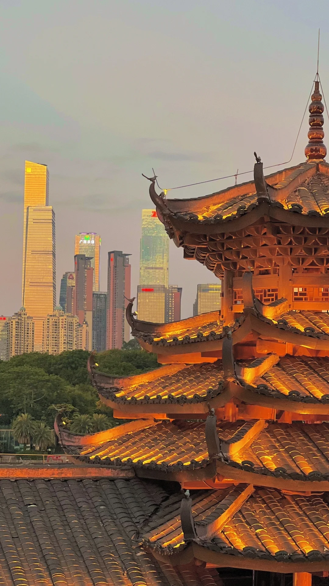 红砖古韵与现代都市交织的城池