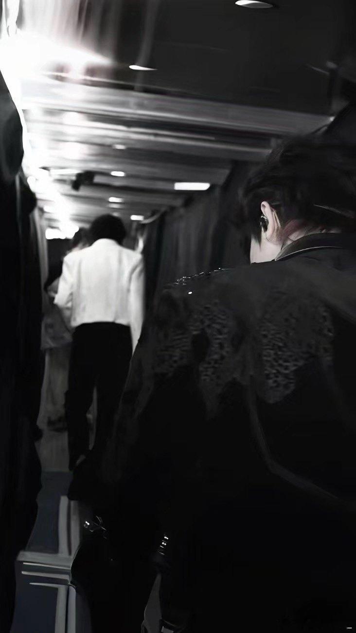 #橹穆2026公开日快乐#
Reflection.. □̤̈ ✧ ♪ ★✩
我們可以是彼此的第二顆心臟嗎

两位宝宝公开日快乐 ​