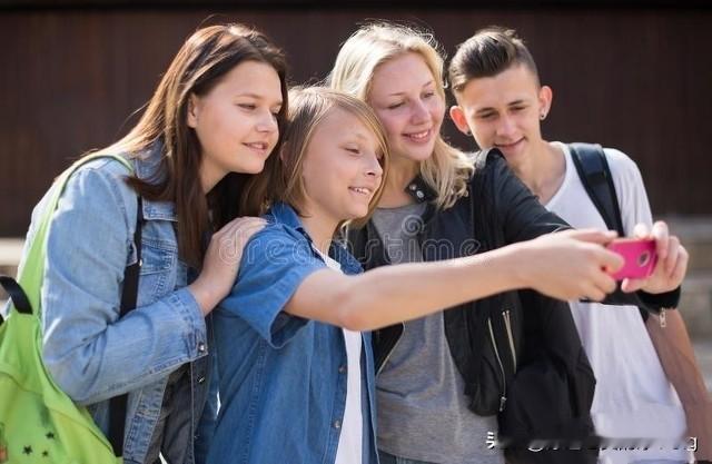 说句大实话，兄弟姐妹之间交往，其实是有“条件”的。   第一、得有“平...